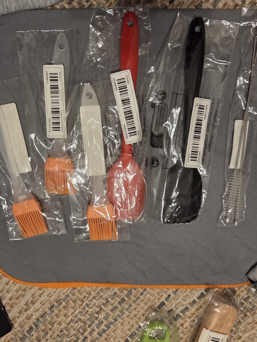 Assorted Kitchen Gadgets Set - Picture 2 of 11